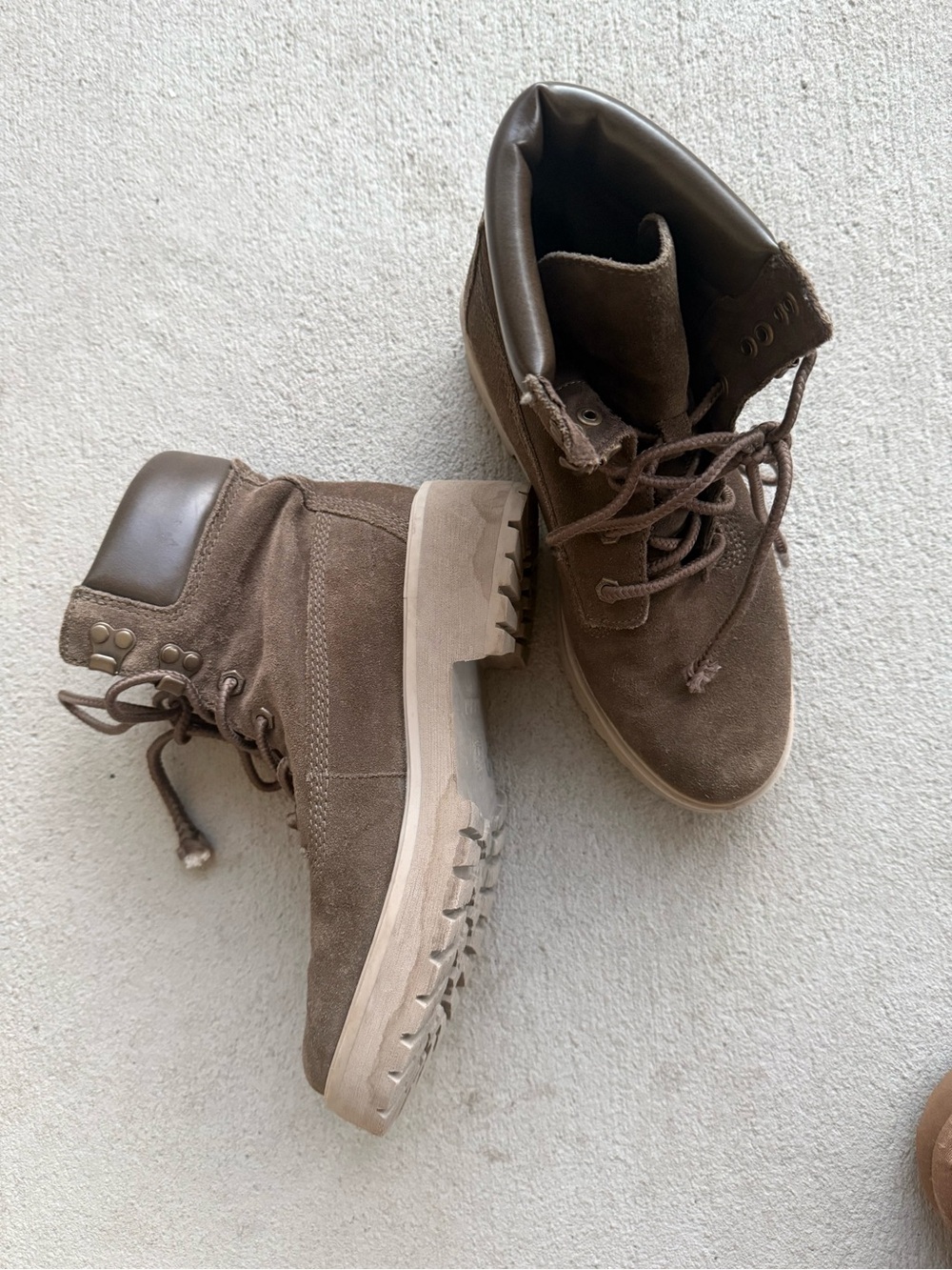 Timberland Woman’s Carnaby Brown/ Olive Suede 6” Lace-Up Work Boots- Worn ONCE.